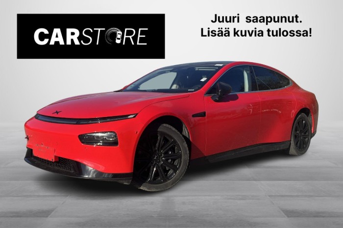 Performance AWD // 360° / Ilmastoidut nahat / DynAudio / Lasikatto / KeyLessGo / Ambient / Navi //