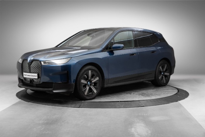 xDrive40 Fully Charged