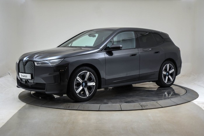 xDrive40 Fully Charged