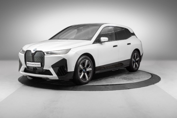 xDrive40 Fully Charged (K)