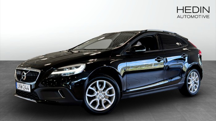 V40 CROSS COUNTRY Momentum VOC