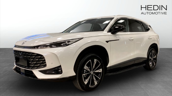 LUXURY PLUG-IN HYBRID