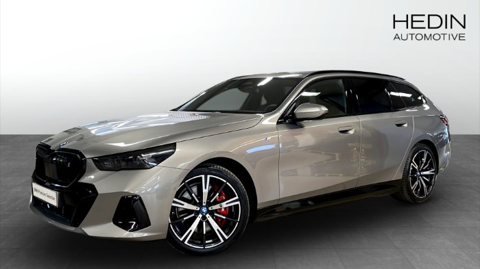 xDrive40 Touring M-sport Pro Business Launch Edt Drag