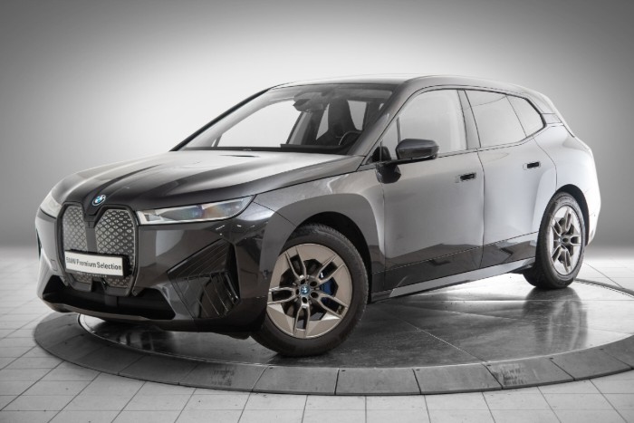 xDrive40 Charged Plus