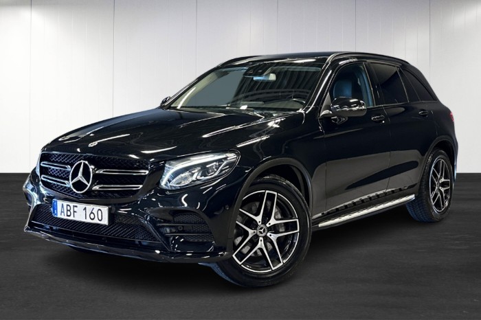 220 D 4MATIC / AMG/ NIGHTPACKAGE/ PANO/ DRAG/ BACKKAMERA/ COMAND ONLINE