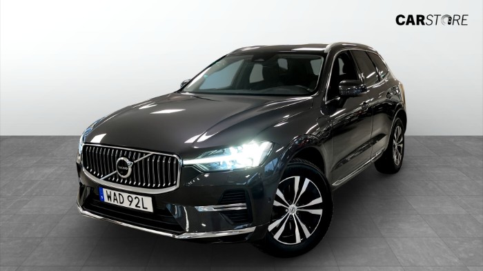 Recharge T6 AWD 350hk Momentum Pano 360°