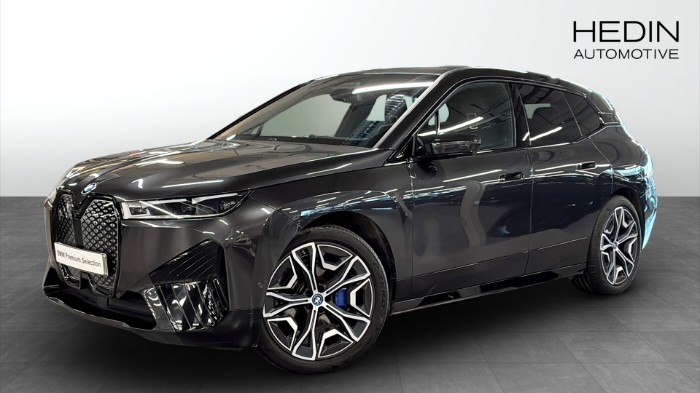 xDrive40 Sportpkt Driving Assist Pro 360 Kamera Head Up B&W