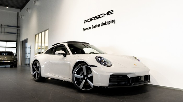 911