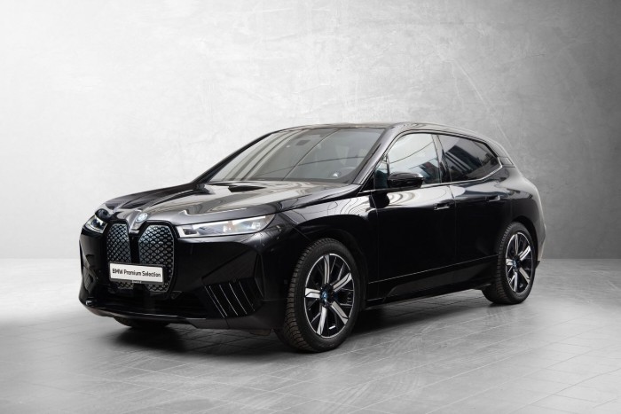 xDrive40 Fully Charged