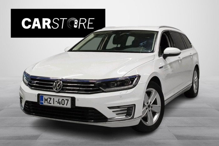 Variant GTE Plug-In Hybrid 160 kW (218 hv) DSG  // ACC / Koukku / Webasto / Nappanahat / Dynamic LED