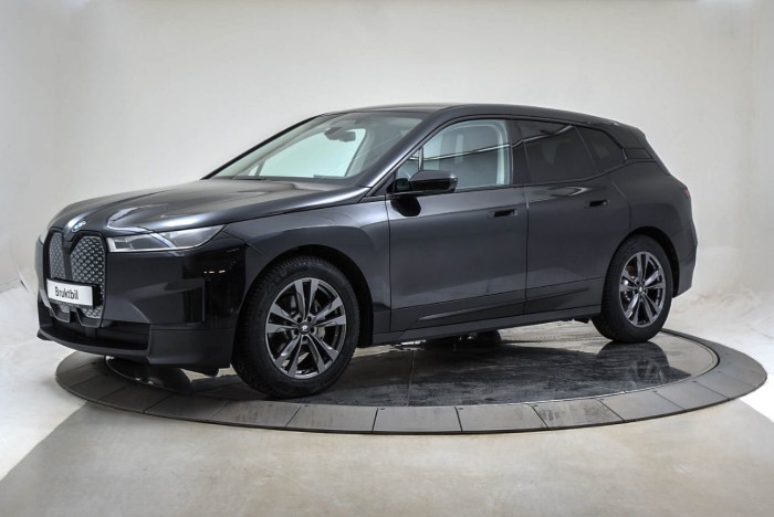 xDrive40 Charged Plus