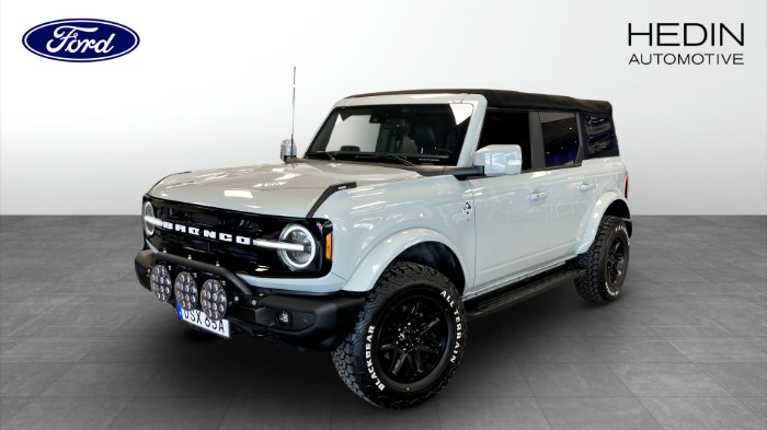 Outer Banks 335HK / Drag / Soft Top / V-Hjul