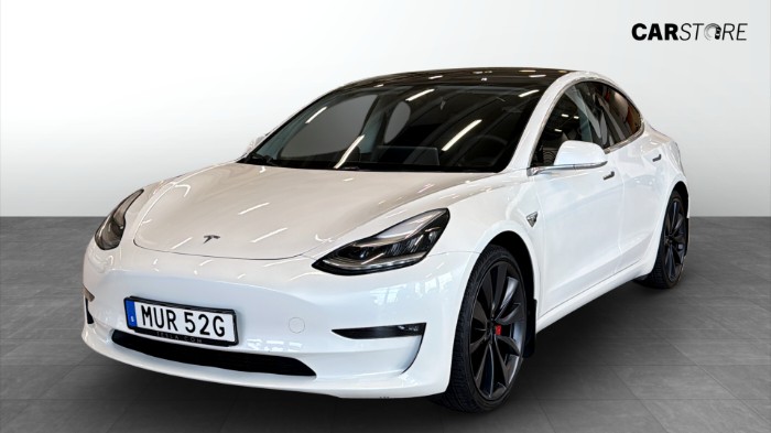 (513hk) PERFORMANCE AWD