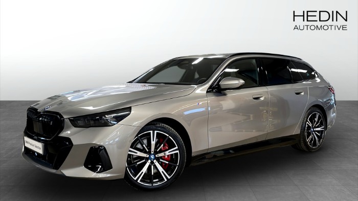 xDrive40 Touring M-sport Pro Business Launch Edt Drag