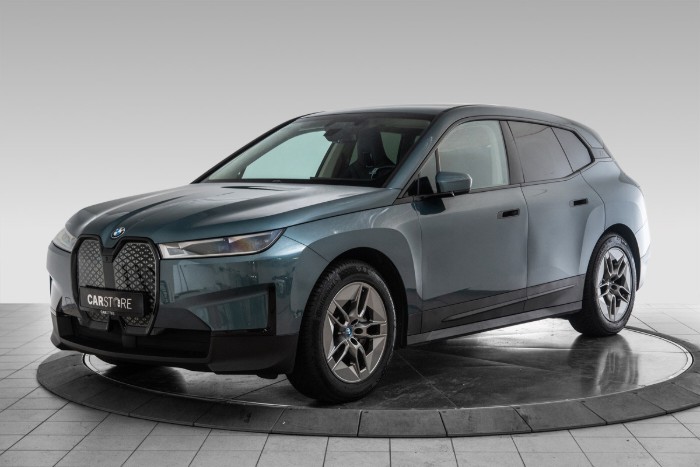 xDrive40 Charged Plus