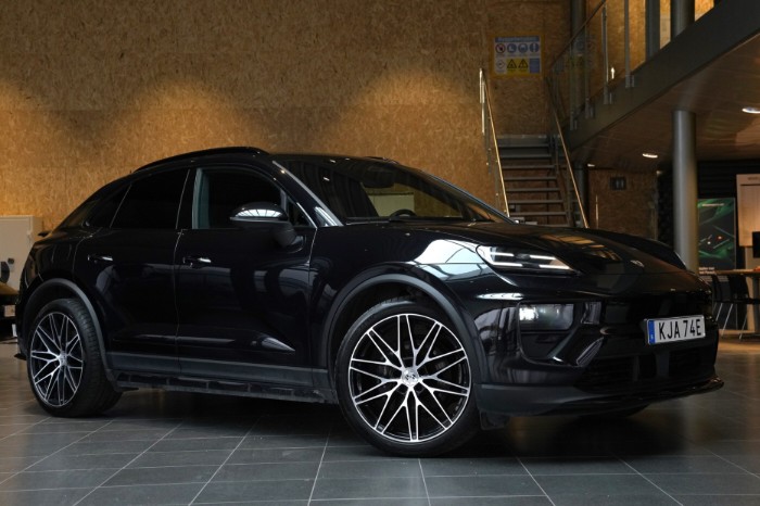 4 / 408 HK / 15 000kr laddning