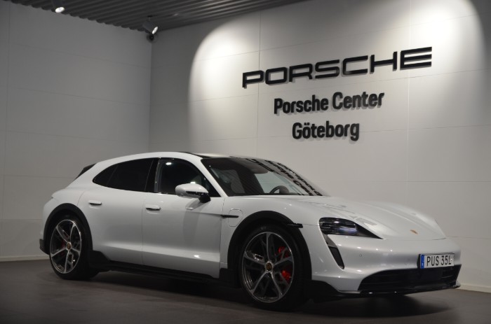 4S Cross Turismo / VAT / Porsche Wallbox ingår