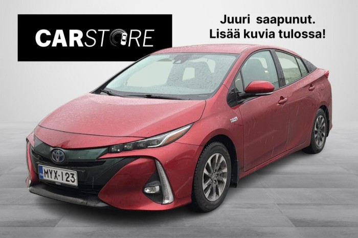 Active // HUD / Adapt. vakkari / BLIS / Matriisi LED-ajovalot / Peruutuskamera / Keyless!