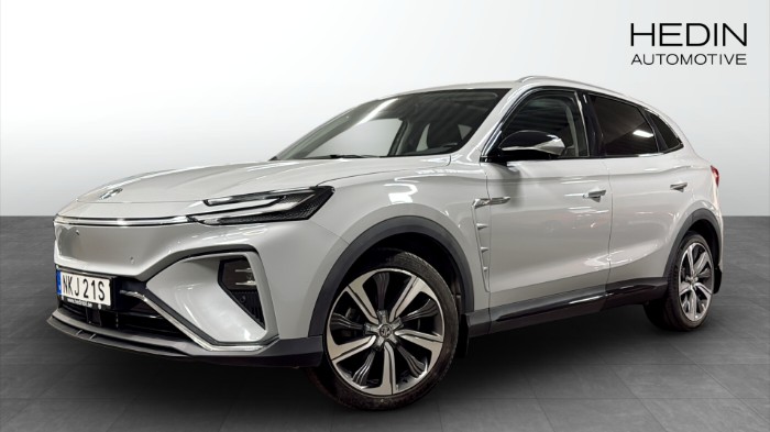 Performance AWD Panorama BOSE 360° Skinn